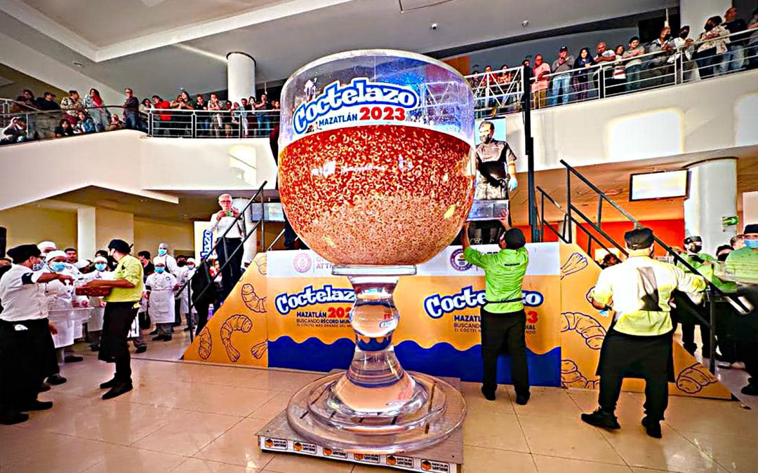 MAZATLÁN RECORD GUINES CON COCTEL DE CAMARON MÁS GRANDE DEL MUNDO.