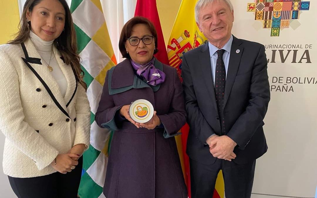 Reunión de Asicotur con embajadora de Bolivia en España.